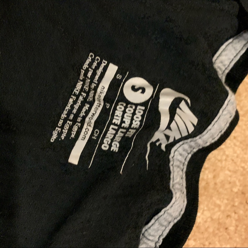 Nike tee - Picture 3 of 3